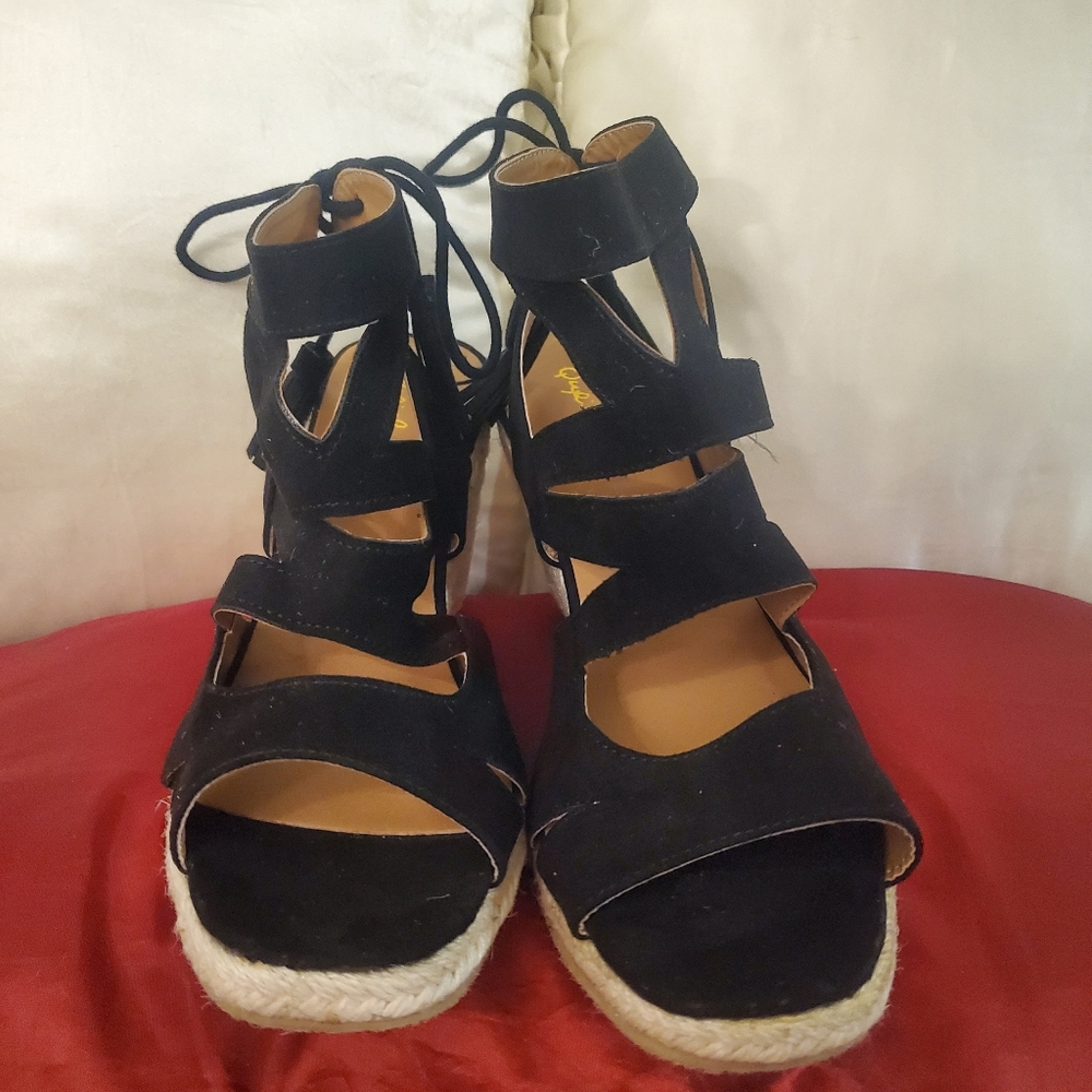 Qupiol Black Wedges with Ties in back of heel 9M